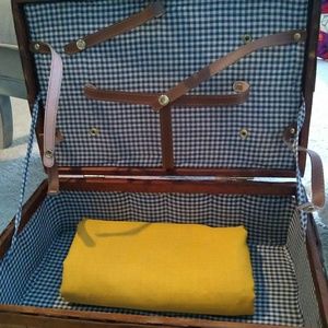 Vintage basket w, cloth